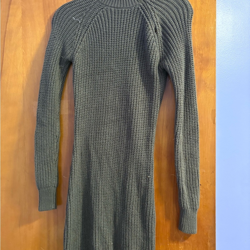 Elegant Long Sleeve Knit Dress in Olive